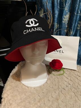 nwt Reversible Black Bucket Hat